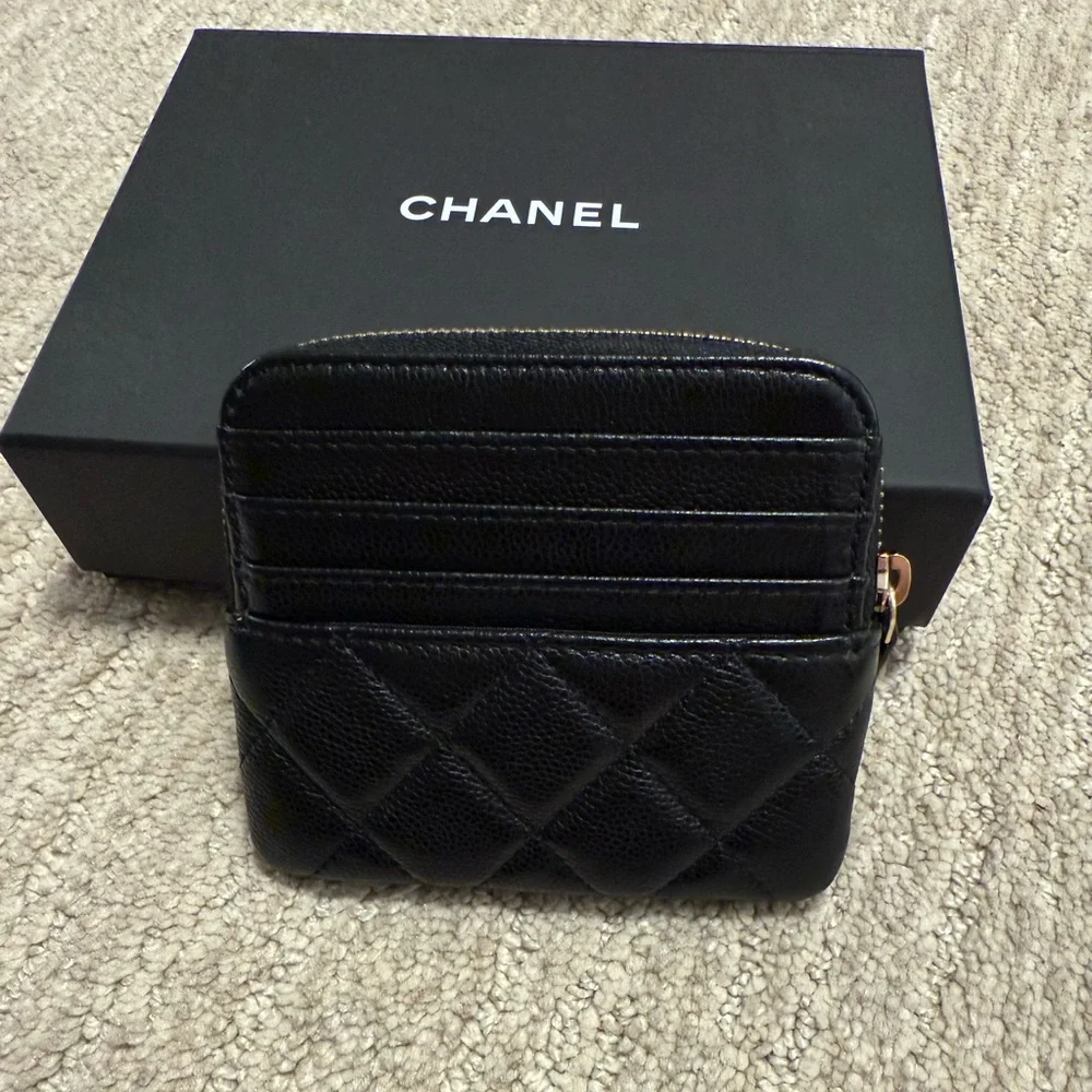 CHANEL Black Quilted Leather Card Holder Wallet - Picture 2 of 6